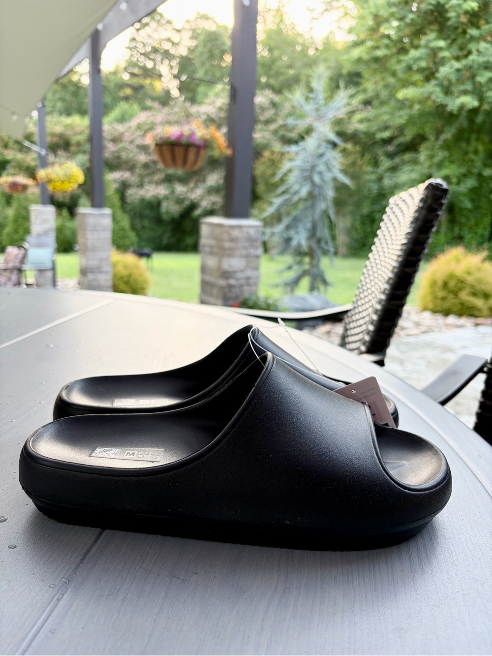 32 Degrees Black Slide Sandals with Padded Footbed Size Medium 7.5 to 8.5 💕🌴🖤 - Picture 1 of 8